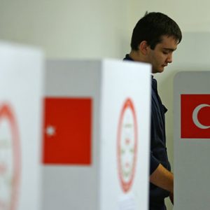أكثر من نصف مليون تركي في الخارج يدلون بأصواتهم في الاستفتاء على التعديلات الدستورية