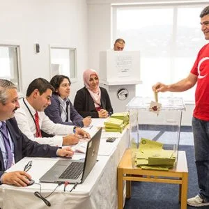 انتهاء عملية تصويت أتراك الخارج في الاستفتاء على التعديلات الدستورية