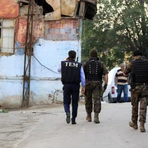 توقيف 11 شخصا في عملية ضد “بي كا كا” بتركيا