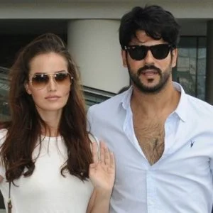 الفنانة التركية فخرية إيفجان: أعدل طول قامتي بالفوتوشوب فعلاً.. وهذا هو السبب