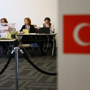 44 بالمائة نسبة مشاركة الأتراك في التصويت على الاستفتاء في الخارج