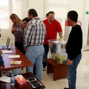 الأتراك بقطر يدلون بأصواتهم في استفتاء التعديلات الدستورية