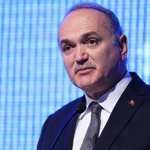 وزير تركي يتعهّد بصناعة سيارة محلية قادرة على المنافسة عالميا