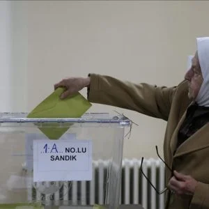 الأتراك بالأردن يُدلون بأصواتهم في استفتاء التعديلات الدستورية