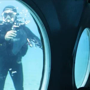 غواصة في أنطاليا التركية.. فرصة السياح للتمتع بأعماق المتوسط