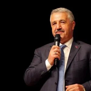 وزير تركي: خط (باكو – تبليسي- قارص) الحديدي سيساهم في نقل البضائع دون انقطاع