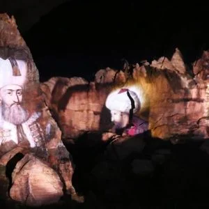 عرض ضوئي ثلاثي الأبعاد فوق “مداخن الجنيات” بـ “كابادوكيا” التركية