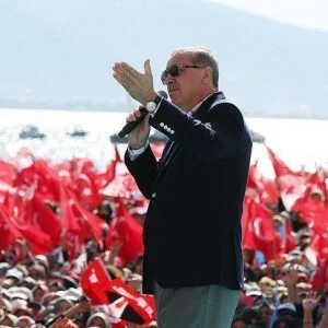 اردوغان: الدستور الجديد لا يعزز سلطة الرجل الواحد كما يروج البعض