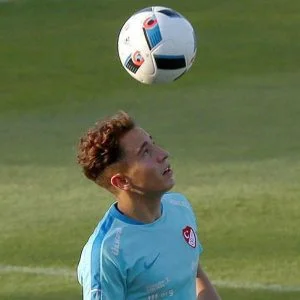 التركي “إيمري مور”.. “ميسي” جديد لكرة القدم العالمية