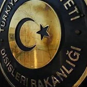 “عمل غادر”.. تركيا تدين بشدة حرق علمها في العاصمة الأرمينية