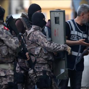 الأمن التركي يوقف 6 أشخاص كانوا يعدون للقيام بهجمات في إزمير