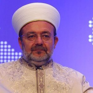 رئيس الشؤون الدينية التركي يدين تفجير الكنيستين بمصر