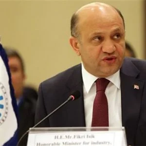 وزير الدفاع التركي: على العالم اتخاذ مواقف أكثر حزمًا ضد الإرهاب