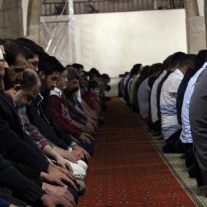 الأتراك يؤدون أول صلاة تروايح لشهر رمضان الفضيل 14 الأتراك يؤدون أول صلاة تروايح لشهر رمضان الفضيل 13