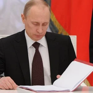 بوتين يوقع مرسوم يلغي فيه قيود اقتصادية على تركيا