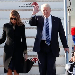 للمرة الثانية…ميلانيا تحرج ترامب فور وصولهما إيطاليا