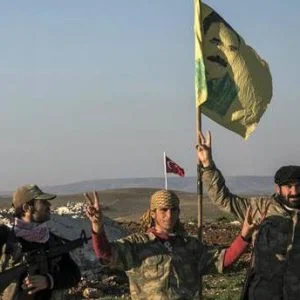 أمريكا ترسل أسلحة ومركبات إلى تنظيم “ب ي د” الإرهابي متجاهلة غضب تركيا