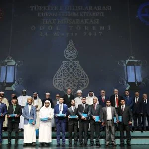 أردوغان يكرِّم أردنياً فاز بالمركز الأول لأجمل تلاوه قرآن