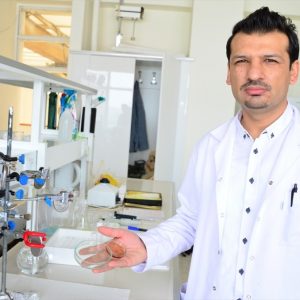 علماء أتراك يبتكرون مادة لاصقة تستخدم في عمليات جراحية