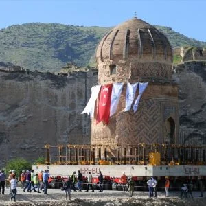 تركيا تنقل ضريح يعود تاريخه لـ ٥٥٠ سنة