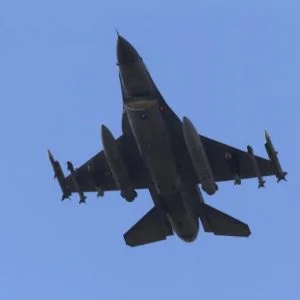 المقاتلات التركية تحيد 3 من إرهابيي “بي كا كا” جنوب شرقي البلاد