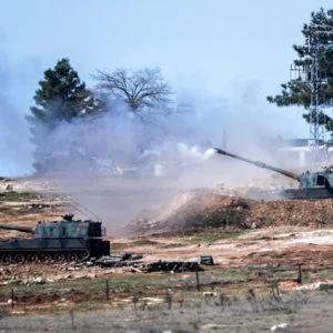 تركيا تدك مواقع إرهابيي “ب ي د” شمالي سوريا