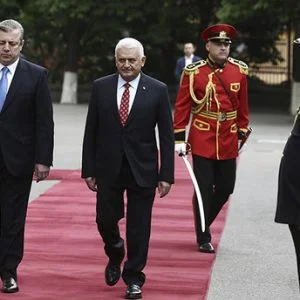 مباحثات بين يلدريم ورئيس وزراء جورجيا في تبليسي