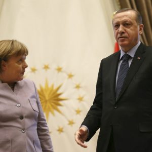 ميركل ترغب بلقاء اردوغان في قمة “الناتو”