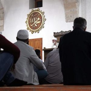 الأتراك يؤدون أول صلاة تروايح لشهر رمضان الفضيل 26 الأتراك يؤدون أول صلاة تروايح لشهر رمضان الفضيل 25