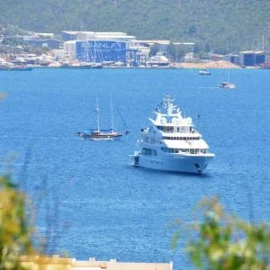 السياح العرب في المقدمة.. خلجان بودروم التركية تستقطب مئات اليخوت الفارهة