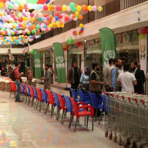 تركيا تفتتح متجرا مجانيا في محافظة إدلب السورية