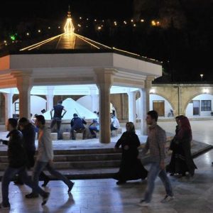 الأتراك يؤدون أول صلاة تروايح لشهر رمضان الفضيل 28 الأتراك يؤدون أول صلاة تروايح لشهر رمضان الفضيل 27