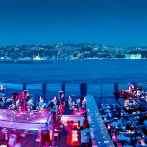 بلدية إسطنبول تهدم ملهى “رينا” الليلي الذي هاجمته “داعش”