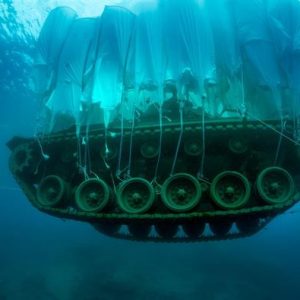 إغراق دبابة تركية بالبحر المتوسط 3