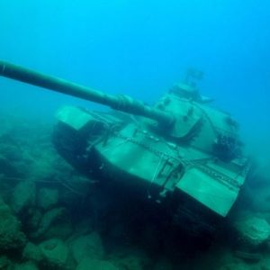 إغراق دبابة تركية بالبحر المتوسط 9