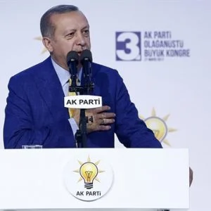 اردوغان يعود الى رئاسة حزب العدالة والتنمية