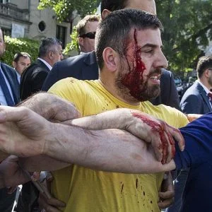 ماذا حدث أمام السفارة التركية بواشنطن؟