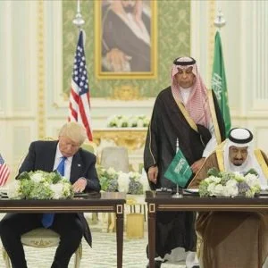 السعودية والولايات المتحدة توقعان اتفاقيات بـ380 مليار دولار