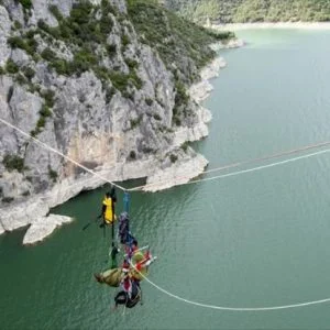 مكث 100 ساعة متواصلة.. بريطاني يسجل أطول مدة في البقاء على الحبل في مسابقة بتركيا