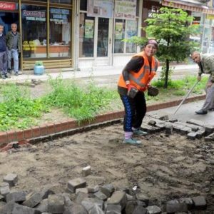 سيدات أتراك ينافسن الرجال في أعمال تفيد المجتمع