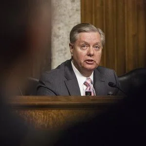 سيناتور أمريكي: سياسة واشنطن تجاه “ب ي د” الإرهابي سببت خلافات مع أنقرة