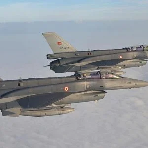 المقاتلات التركية تقتل 13 من عناصر “بي كا كا” الإرهابية شمالي العراق