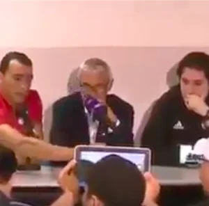 الحضري يزيح ميكروفون “beIN SPORTS” بعد هزيمة مصر أمام تونس” بالفيديو”