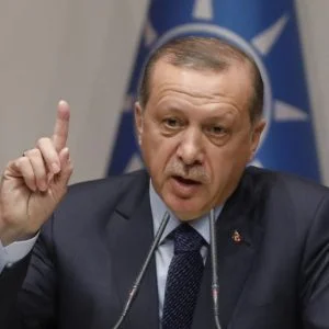 أردوغان يطالب برفع تام للحصار على قطر