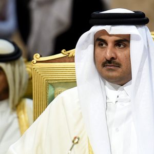 امير قطر لن يغادر بلاده مادامت تحت الحصار