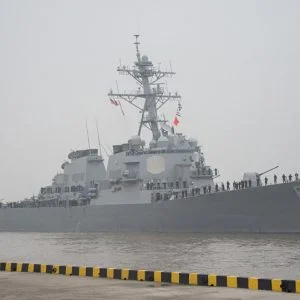 وصول سفينتين حربيتين أمريكيتين إلى قطر