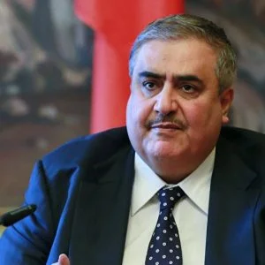 وزير خارجية البحرين: أهل قطر منا وفينا