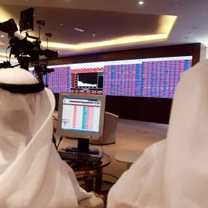 بلومبرغ: البنوك القطرية ترفع أسعار الفائدة على الودائع بالدولار