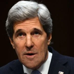 كيري: العالم يبكي ويضحك على ترامب