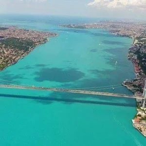 ناسا تكشف سر تحول لون مضيق البوسفور إلى اللون الفيروزي